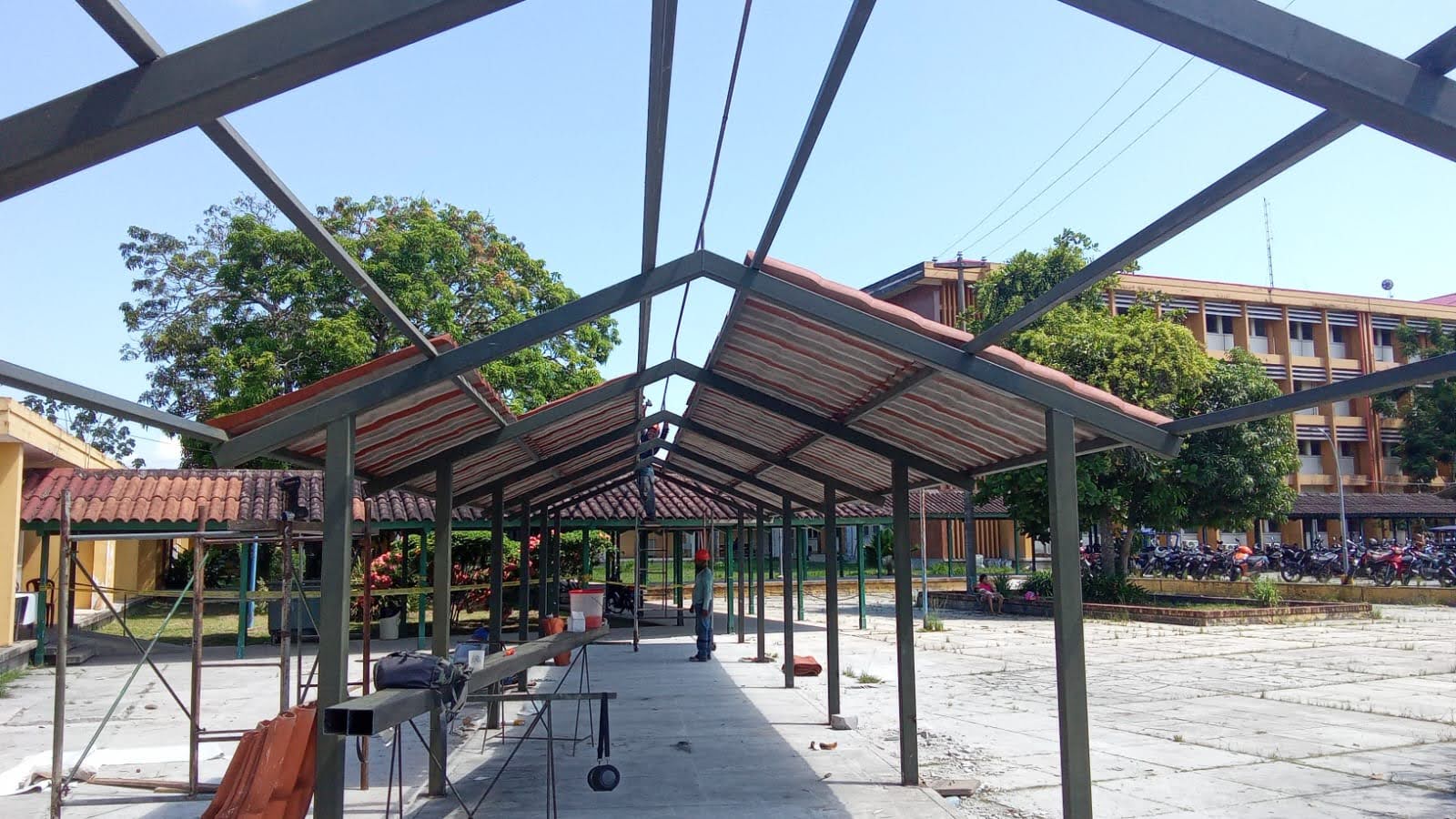 Montaje de cobertura para pasarela